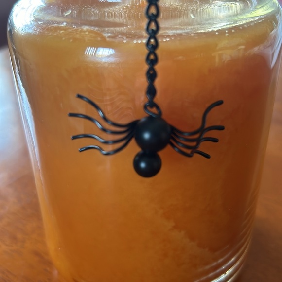 Yankee Candle Halloween Illuma-lid Metal Topper Spider Web -Hanging Spider chain - Picture 2 of 6